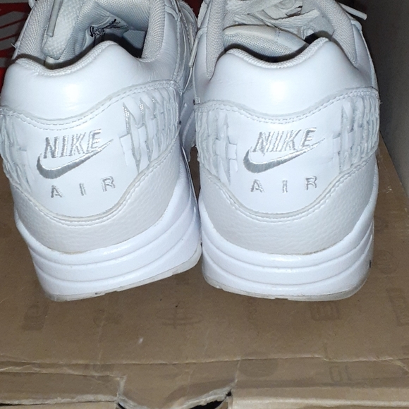 Shoes - Picture 3 of 4